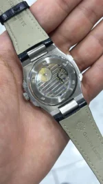 ⁦باتيك فيليب نوتيلوس رمادي جلد أسود - Patek Philippe Nautilus Gray Dial Black Leather⁩ - الصورة ⁦4⁩