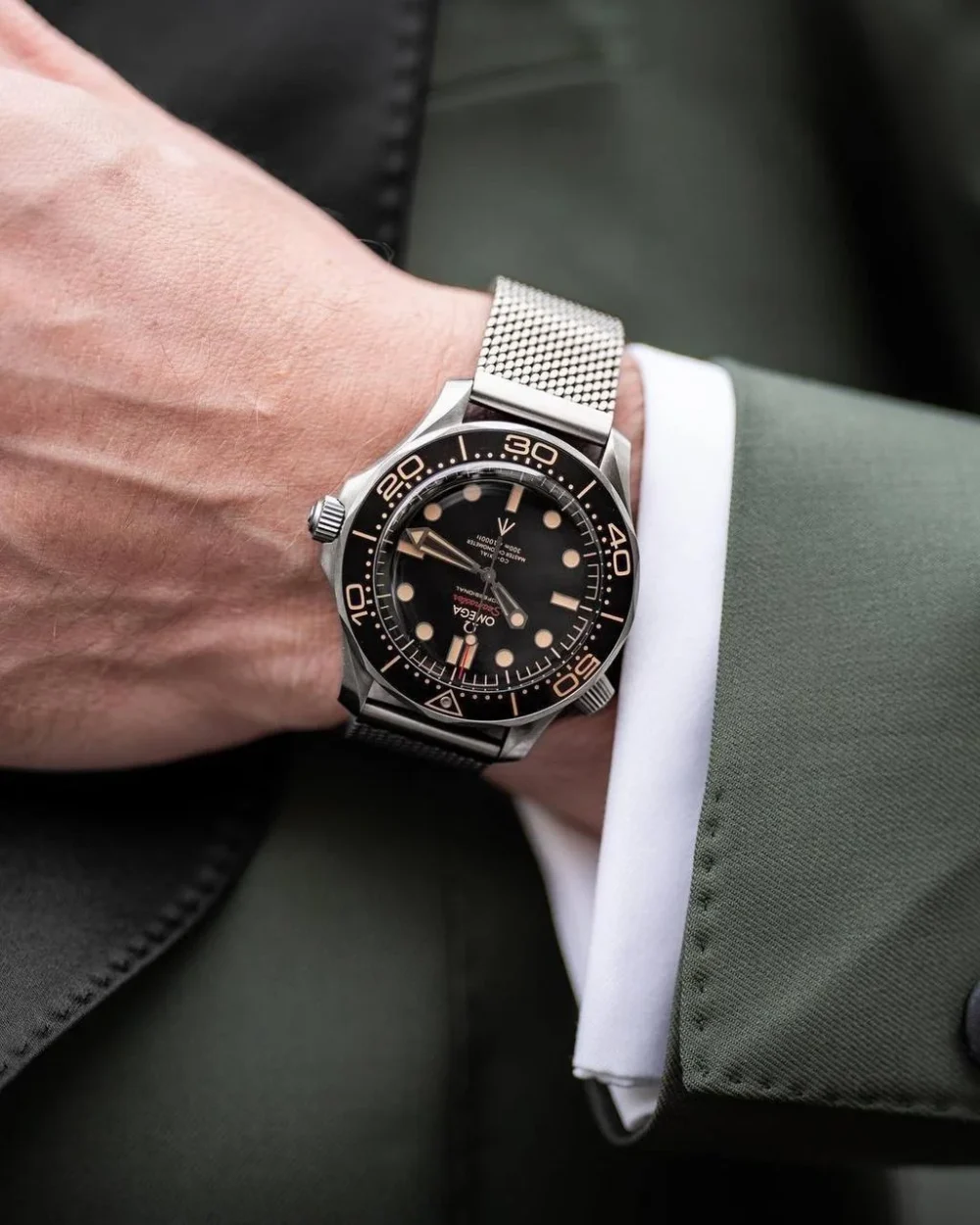 ⁦أوميجا سي ماستر 007 - Omega Seamaster Diver 300M 007 Edition James Bond⁩ - الصورة ⁦5⁩