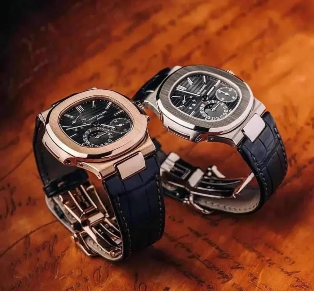 ⁦باتيك فيليب نوتيلوس رمادي جلد أسود - Patek Philippe Nautilus Gray Dial Black Leather⁩ - الصورة ⁦3⁩