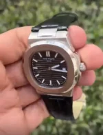 ⁦باتيك فيليب نوتيلوس أسود جلد طبيعي - Patek Philippe Nautilus Black Dial Leather⁩ - الصورة ⁦3⁩