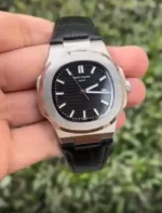 ⁦باتيك فيليب نوتيلوس أسود جلد طبيعي - Patek Philippe Nautilus Black Dial Leather⁩ - الصورة ⁦4⁩